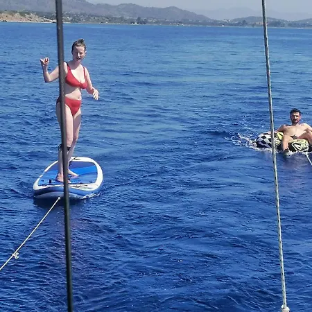 Yacht-urlaub In Den Buchten Von Botel *